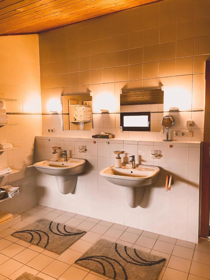 Naturnahes Familienchalet Mit Garten - Wifi - Netflix - Nur 15 Minuten Vom Chiemsee Und 35 Minuten Von Muenchen Entfernt Vogtareuth Exterior foto